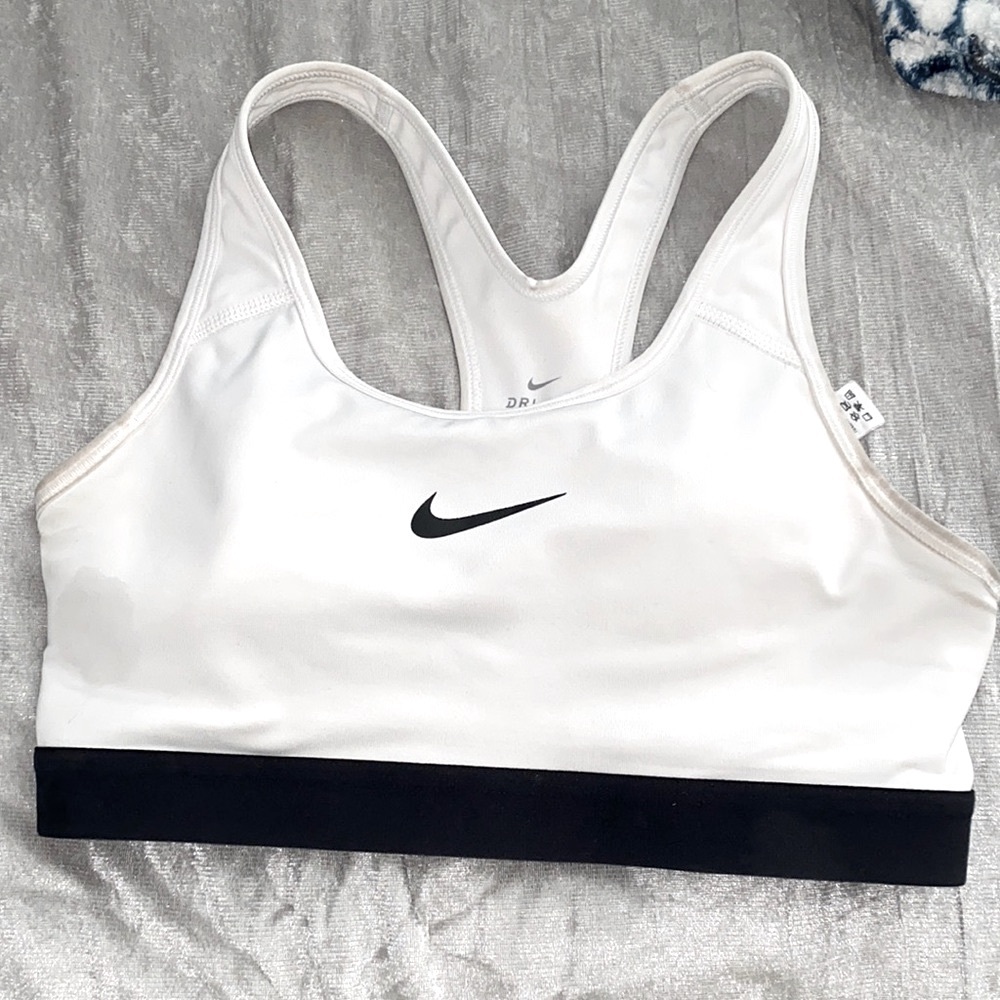 small nike sports bra